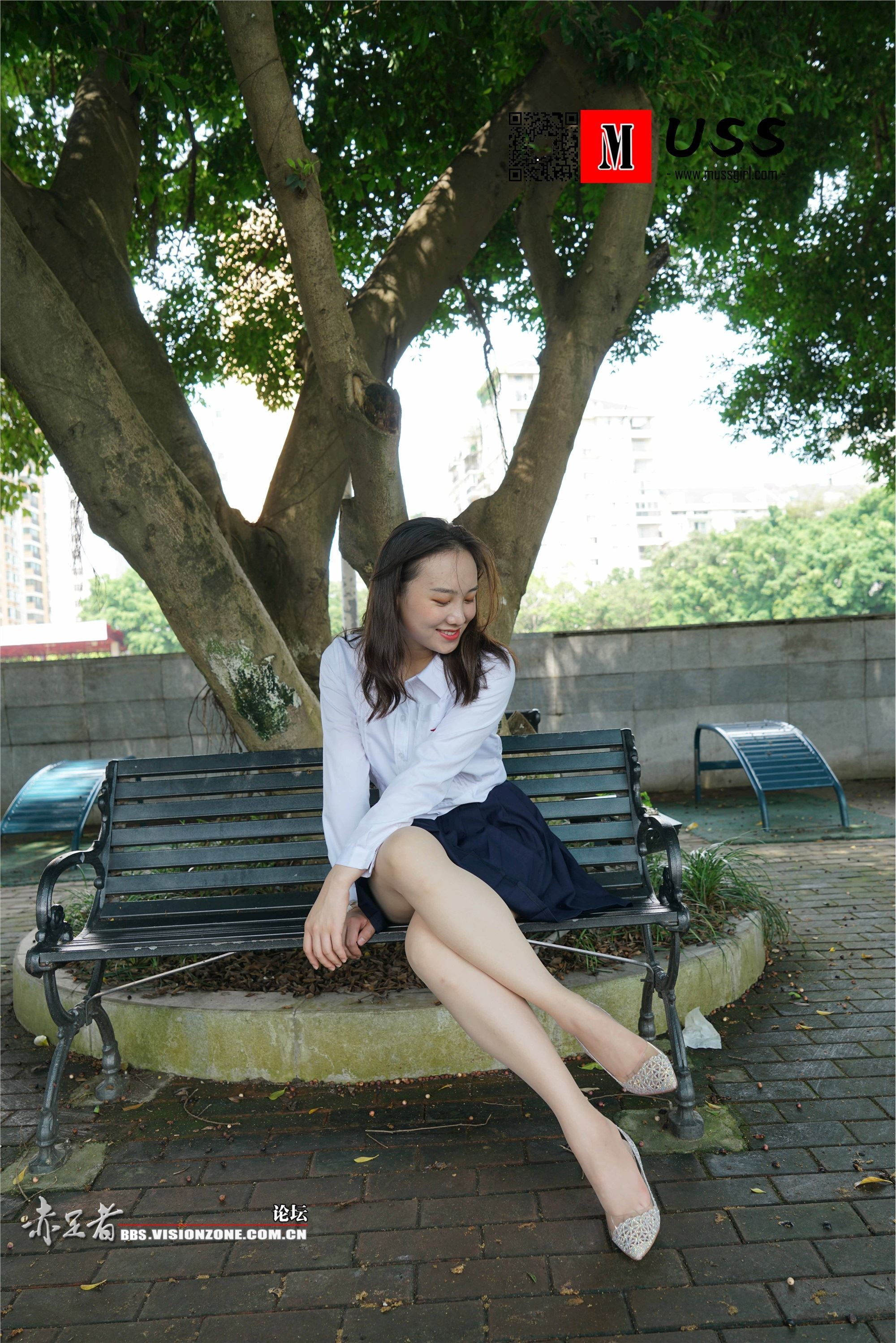 MussGirl慕丝女郎  NO.073 美女老师红红的超薄丝袜嫩足